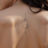 Kleiner Mond und kleine Sonne Ornamente Tattoo