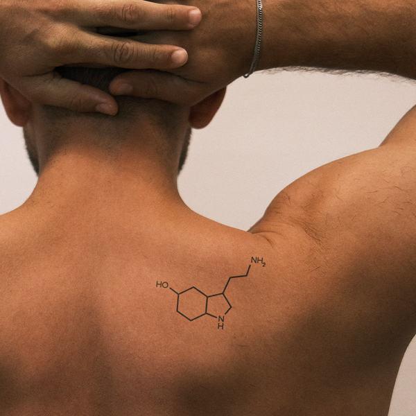 Chemisches Zeichen Serotonin Tattoo