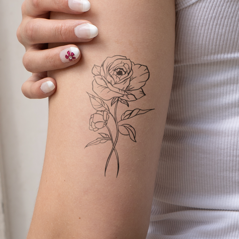 Geburtsblume Juni Rose Tattoo