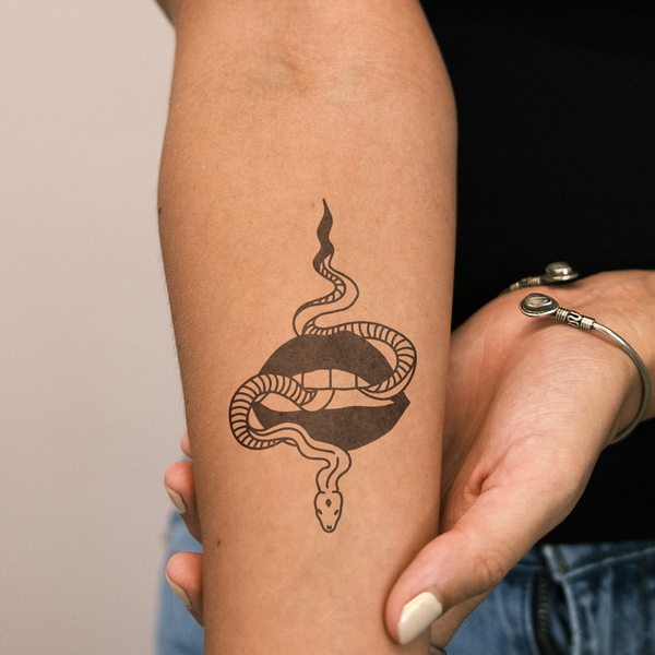 Schlangenlippe Tattoo